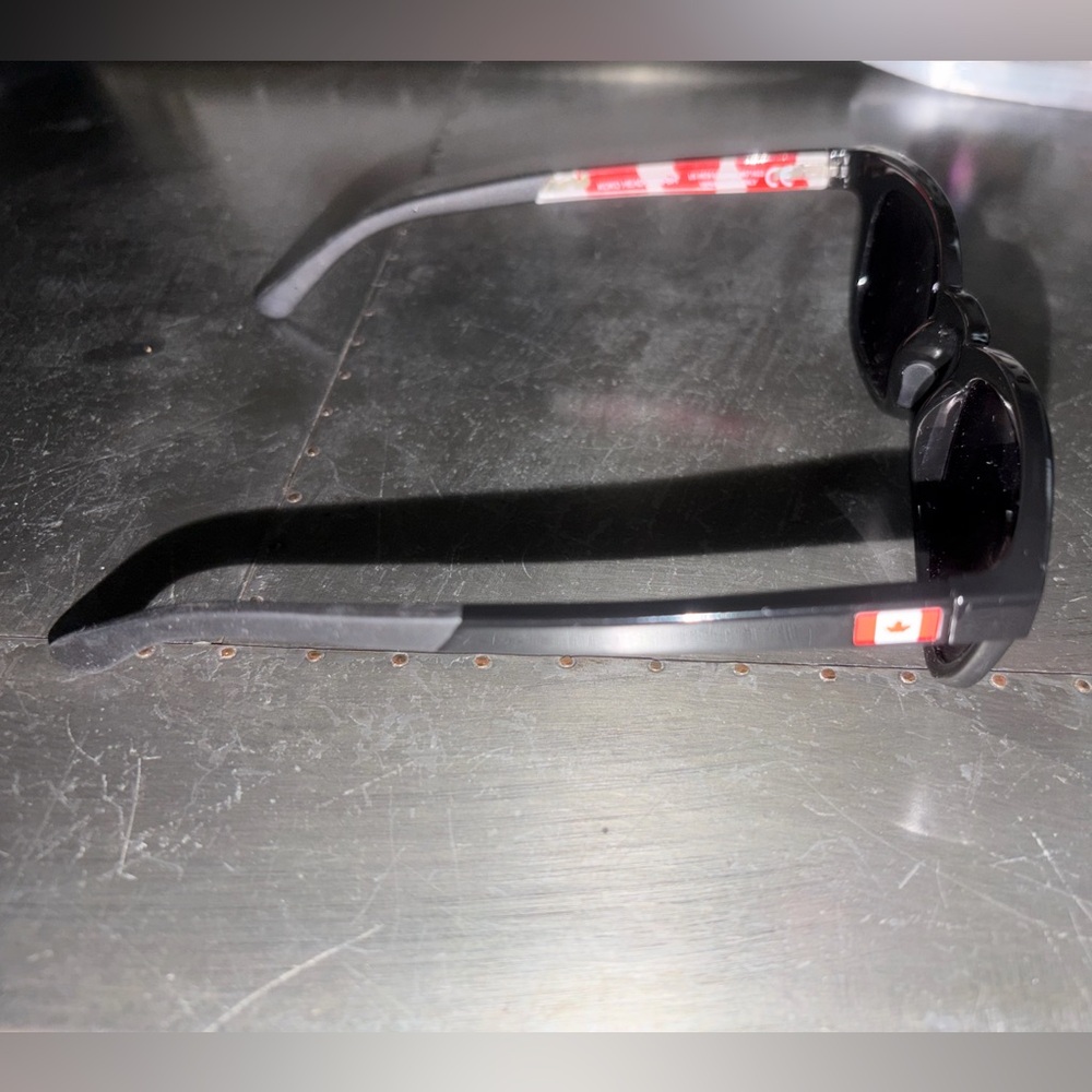 Maui Jim Black Frame Sunglasses with Blue Mirrored Lenses - Picture 3 of 6